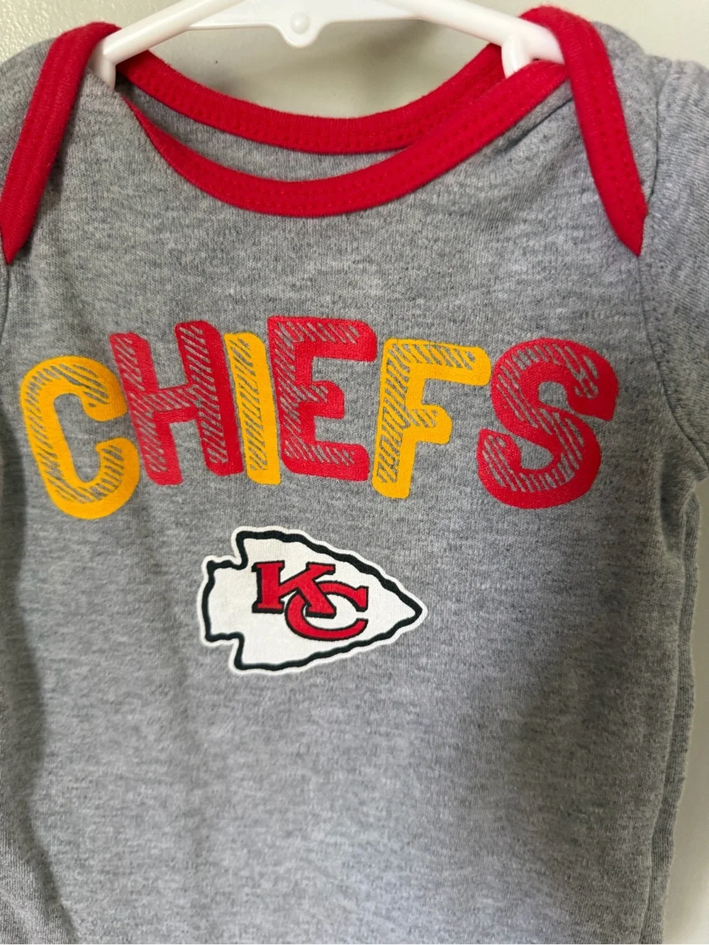 NFL Kansas City Chiefs Gray Red Trim Logo Baby Bodysuit 0-3M Short Sleeve